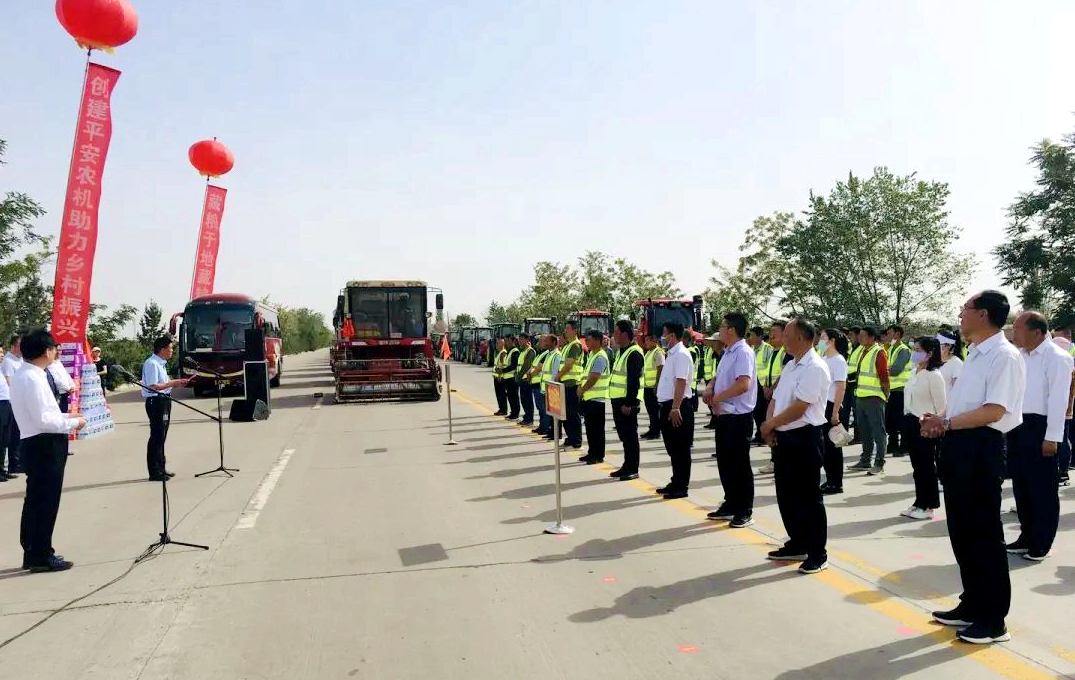 甘肃武威市举行“三夏”农机跨区作业启动仪式 牢固树立粮食安全意识